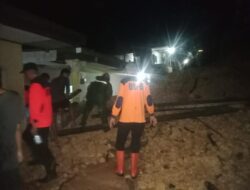 Empat Rumah di Lorong Dolog Kota Kendari Tertimbun Tanah Longsor